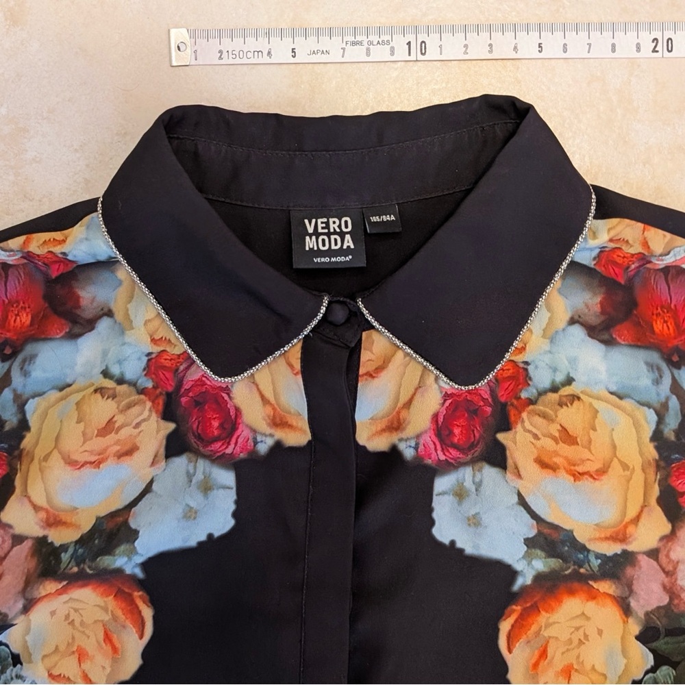 Size Small Vero Moda Floral Blouse Collared Button Down Shirt with Metallic Trim - Picture 4 of 15